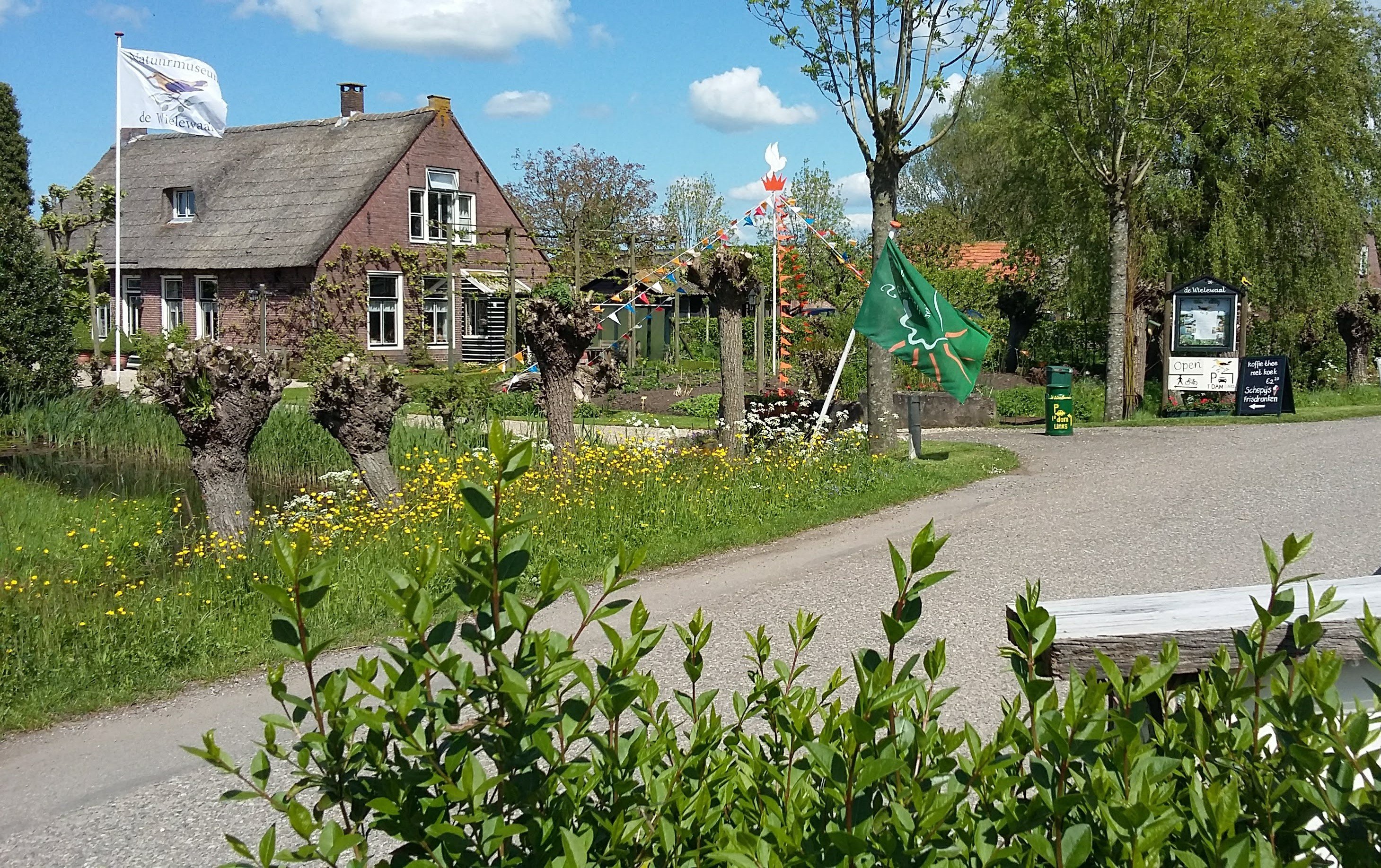 Natuurmuseum_En_Klompenwinkel_De_Wielewaal_g