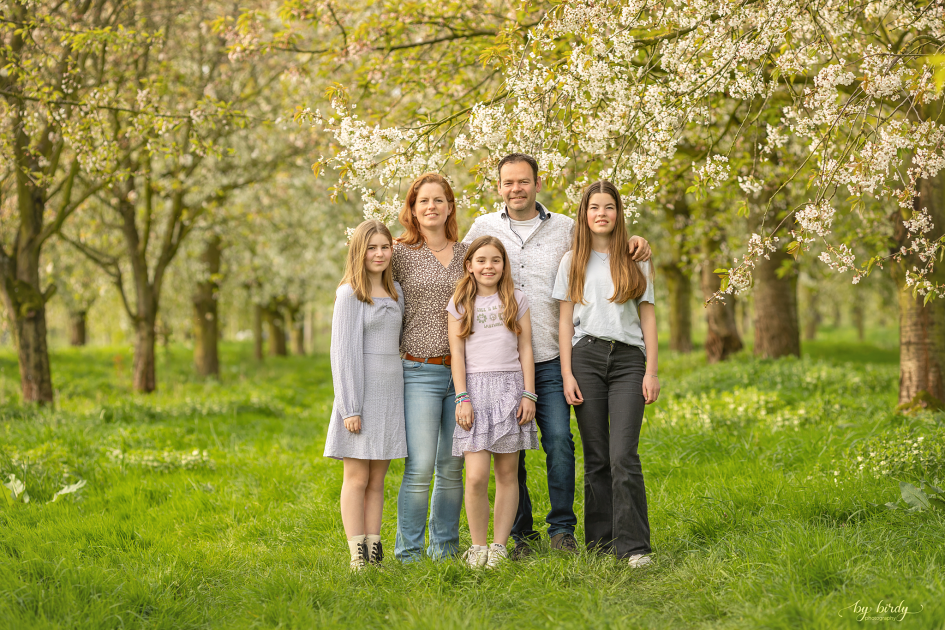 Kersenboomgaard_De_Themaat_a_familie_kind