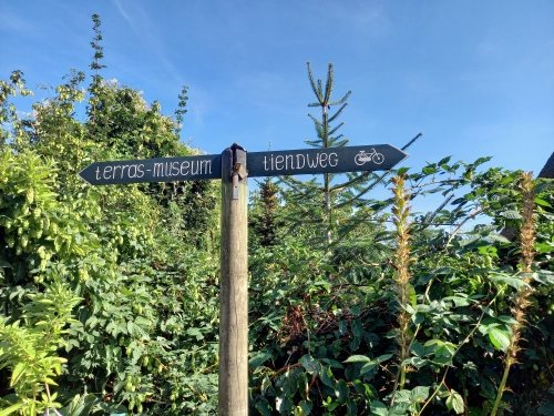 Natuurmuseum_en_Klompenwinkel_De_Wielewaal_i