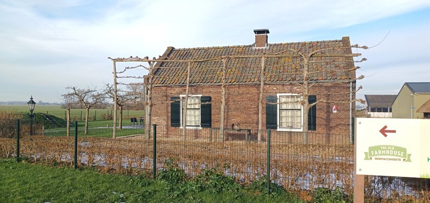 The_Old_Farmhouse_e