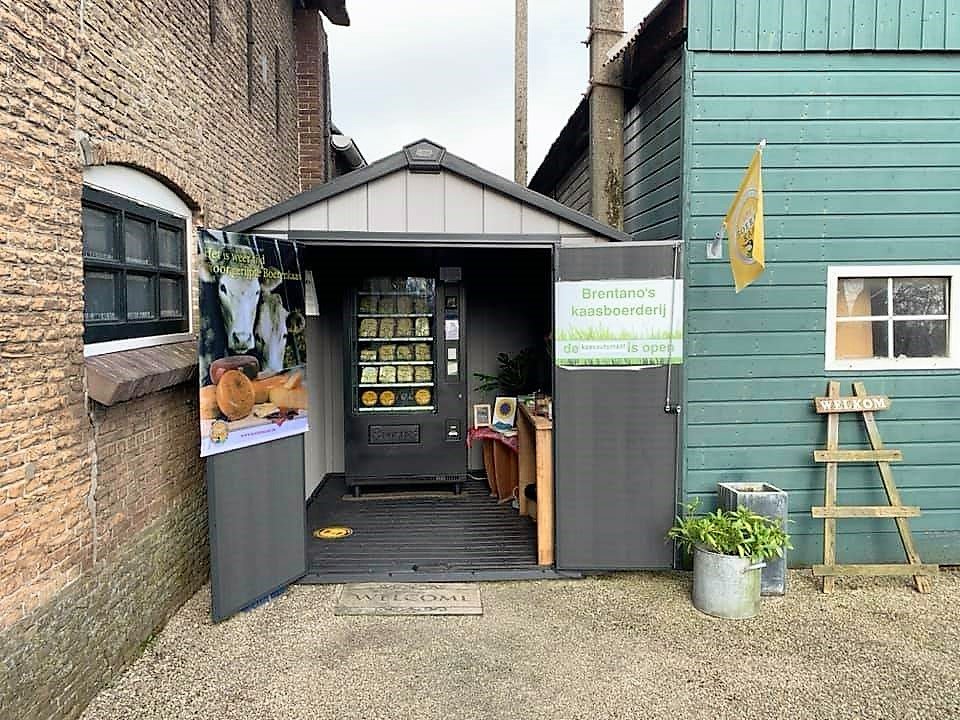 Brentano's_Kaasboerderij_f